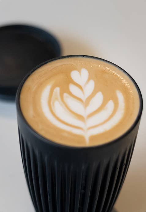 Reusable Coffee Cup 8oz Black | Huskee | Muse Ever After